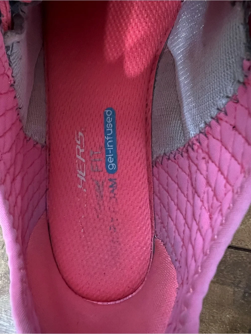 Sketchers Memory Foam Relaxed Fit Sneakers Womens 7.5 Pink Gray